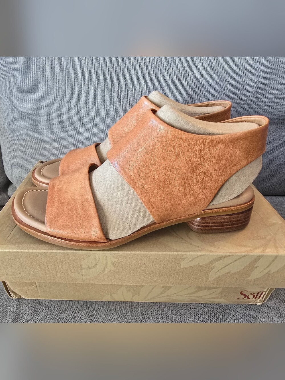 Sofft Felicity Luggage Open-Toe Leather Sandals in Tan - Picture 2 of 5